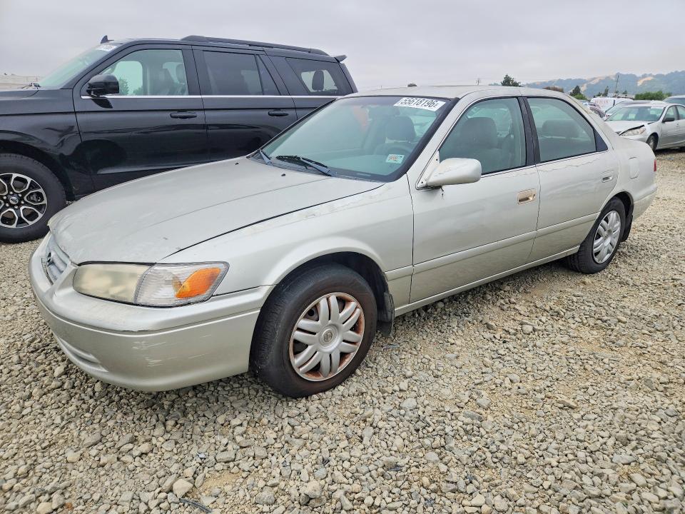 55618196 :رقم المزاد ، 4T1BG22K1YU010387 vin ، 2000 Toyota Camry مزاد بيع