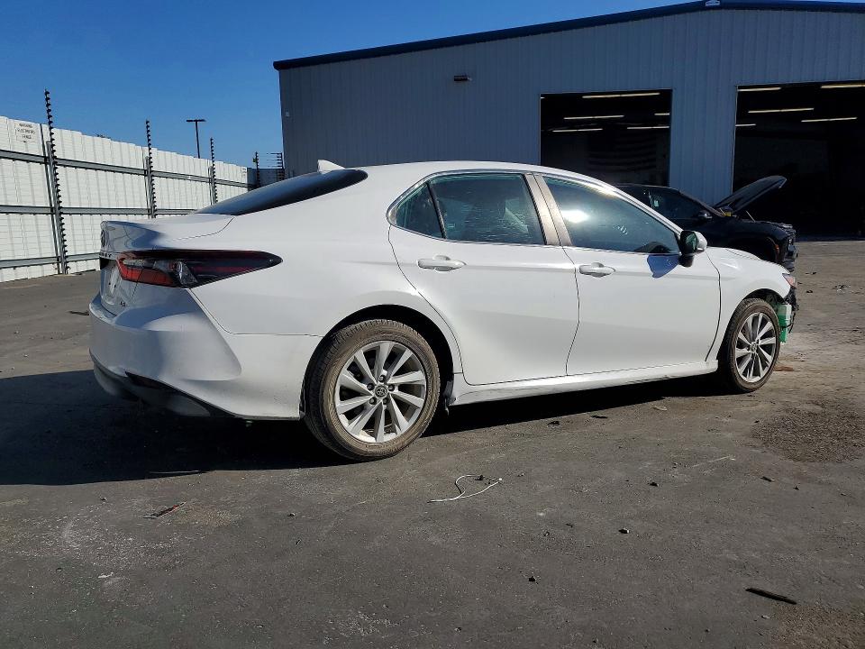 Продаж на аукціоні авто 2022 Toyota Camry, vin: 4T1C11AK2NU664697, номер лоту: 55653086