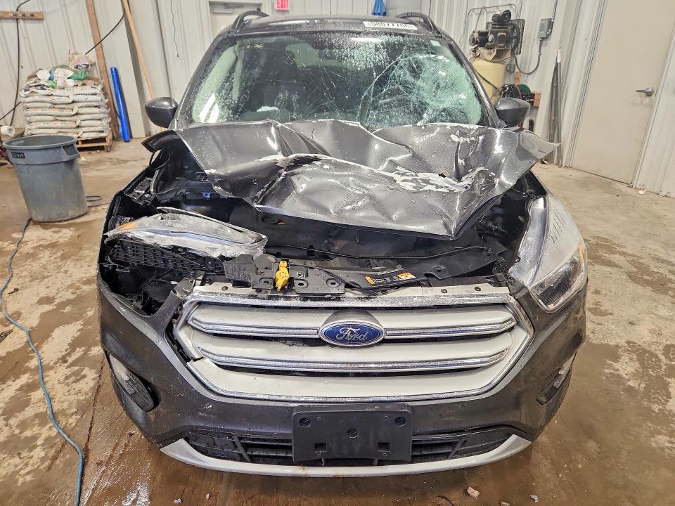 58077786 :رقم المزاد ، 1FMCU9GD5JUD21598 vin ، 2018 Ford Escape مزاد بيع