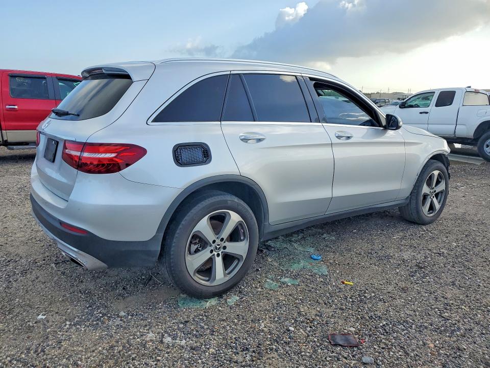 57511076 :رقم المزاد ، WDC0G4JB4JV015957 vin ، 2018 Mercedes-benz Glc مزاد بيع
