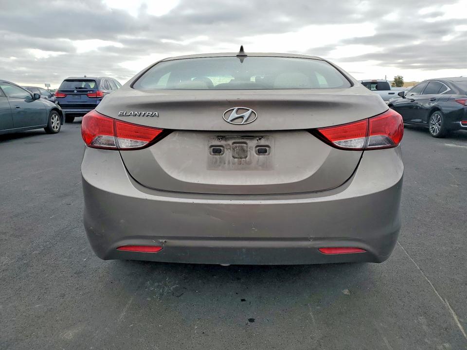 58242676 :رقم المزاد ، 5NPDH4AE0DH186045 vin ، 2013 Hyundai Elantra مزاد بيع