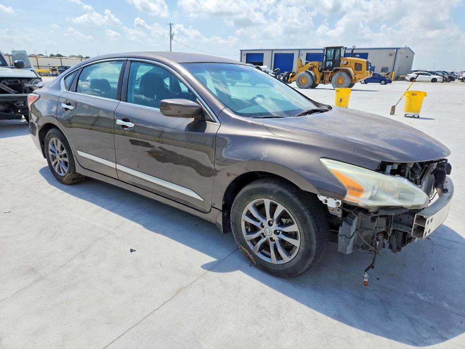 2015 Nissan Altima მანქანა იყიდება აუქციონზე, vin: 1N4AL3AP5FN918577, აუქციონის ნომერი: 55713906