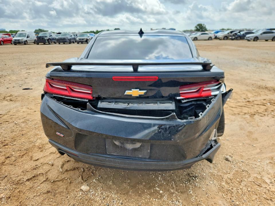 56692676 :رقم المزاد ، 1G1FE1R73J0123044 vin ، 2018 Chevrolet Camaro مزاد بيع