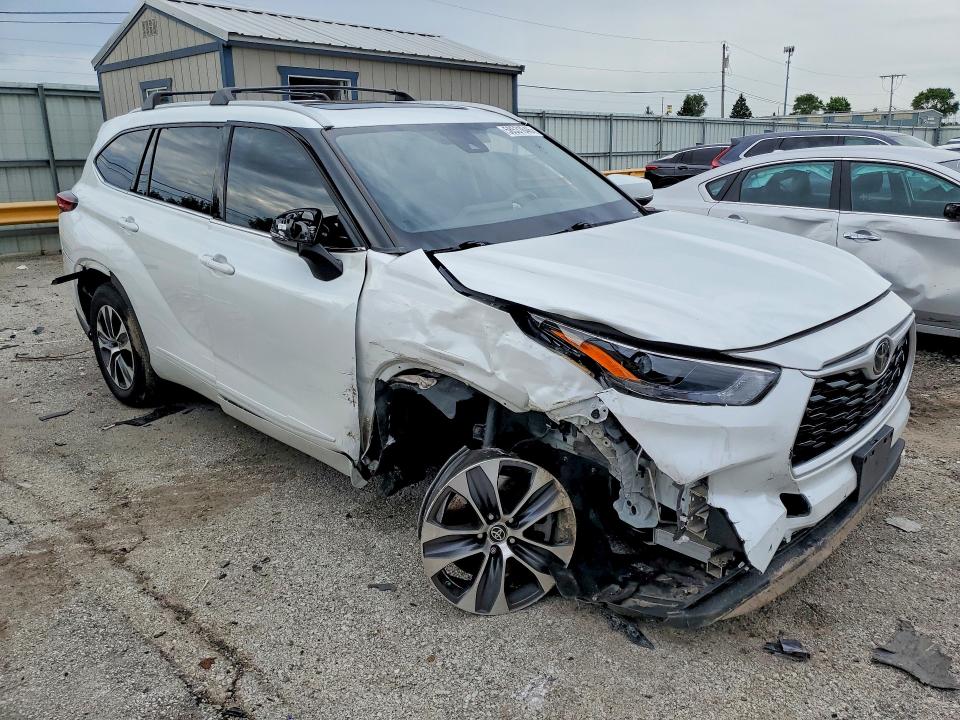 58531646 :رقم المزاد ، 5TDGZRBH7NS248679 vin ، 2022 Toyota Highlander مزاد بيع