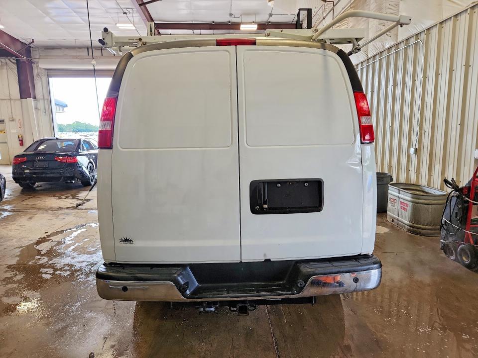 56056926 :رقم المزاد ، 1GTW7AFG9J1334006 vin ، 2018 Gmc Savana مزاد بيع