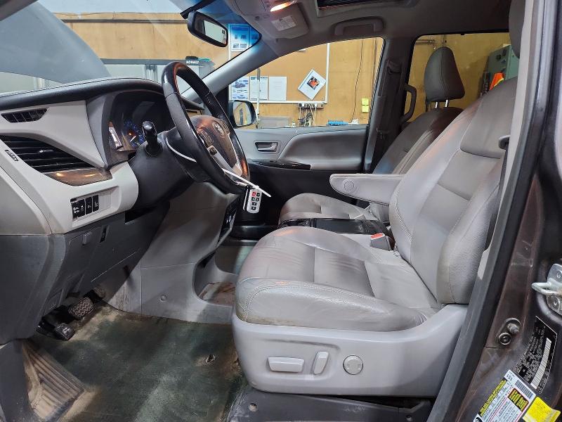 56483946 :رقم المزاد ، 5TDDZ3DC8HS166112 vin ، 2017 Toyota Sienna مزاد بيع