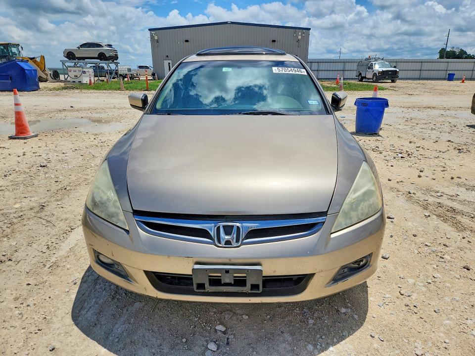 57054946 :رقم المزاد ، 1HGCM66586A003403 vin ، 2006 Honda Accord مزاد بيع
