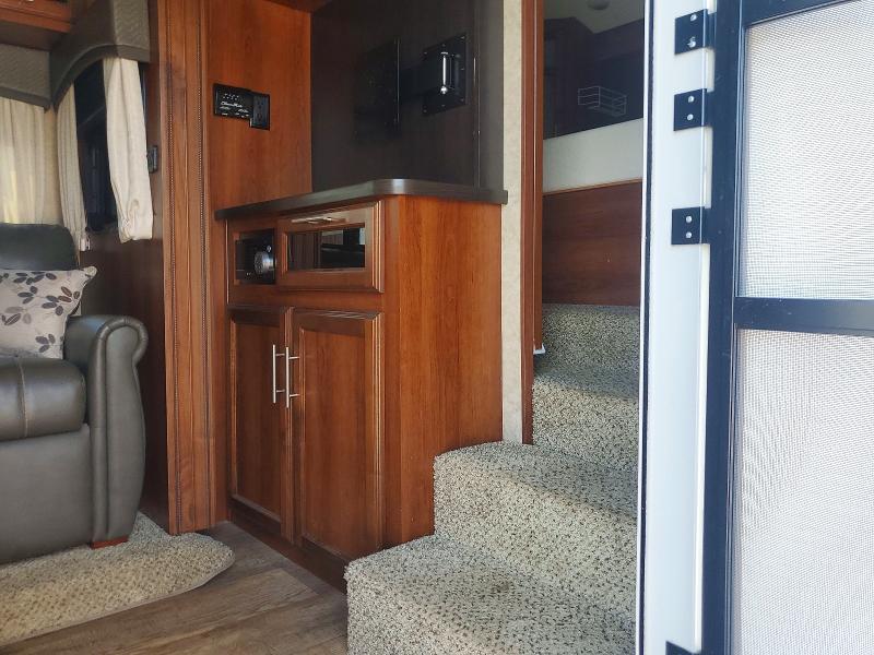 57115776 :رقم المزاد ، 1UJCJ0BPXJ1P20213 vin ، 2018 Jay Recreational Vehicle (rv) مزاد بيع