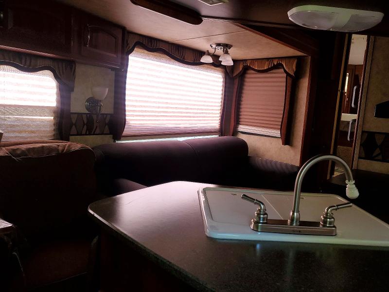 2010 Keystone Rv Cougar Fif მანქანა იყიდება აუქციონზე, vin: 4YDF27622A2506003, აუქციონის ნომერი: 50994506