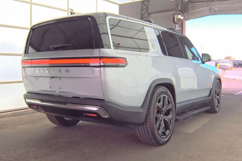 2023 Rivian R1s მანქანა იყიდება აუქციონზე, vin: 7PDSGABA4PN019950, აუქციონის ნომერი: 57083326