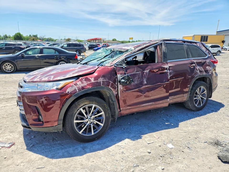 2018 Toyota Highlander მანქანა იყიდება აუქციონზე, vin: 5TDJZRFH6JS851293, აუქციონის ნომერი: 55582596