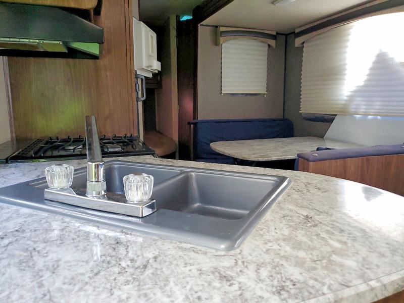 2017 Heartland Rv Prowler მანქანა იყიდება აუქციონზე, vin: 5SFPB3025HE324147, აუქციონის ნომერი: 56504666
