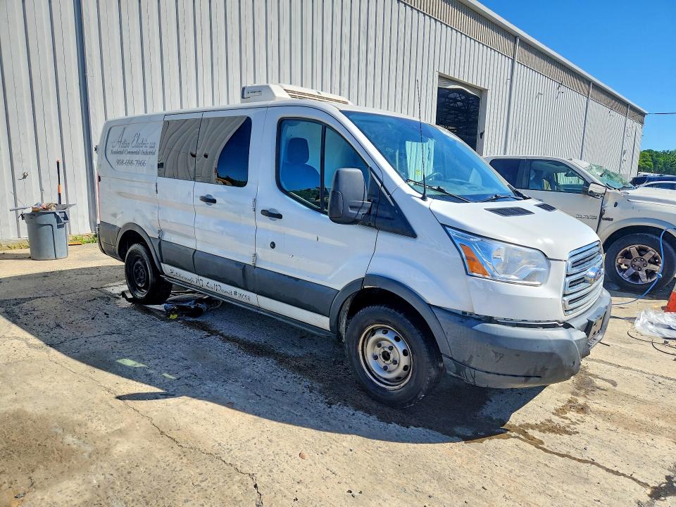 57526006 :رقم المزاد ، 1FTYR1ZM1HKA64083 vin ، 2017 Ford Transit مزاد بيع