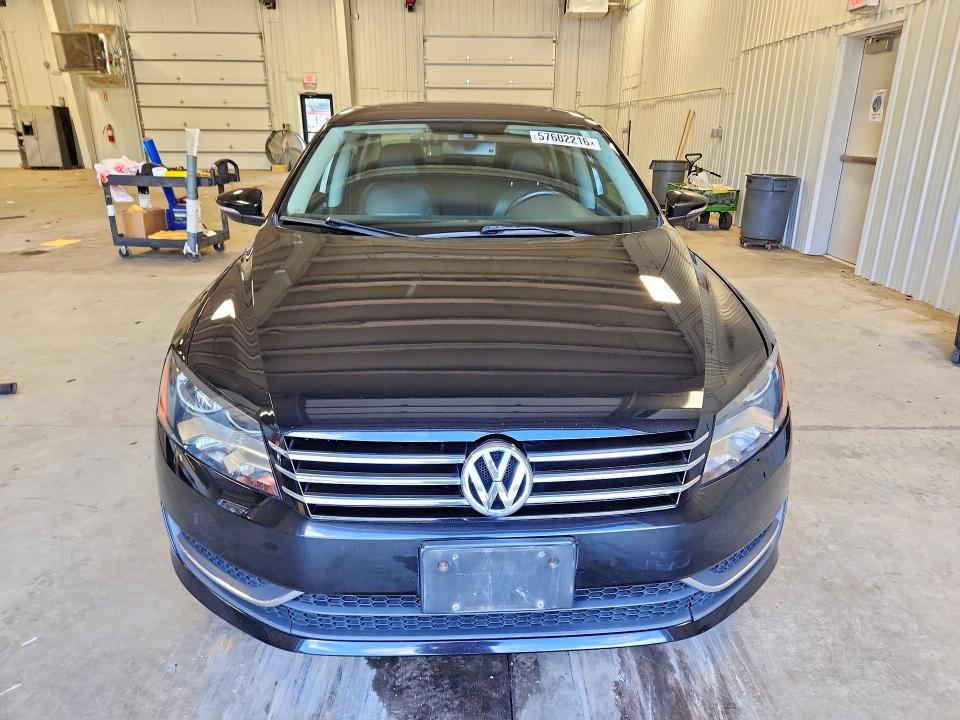 57602216 :رقم المزاد ، 1VWBP7A37CC009283 vin ، 2012 Volkswagen Passat مزاد بيع