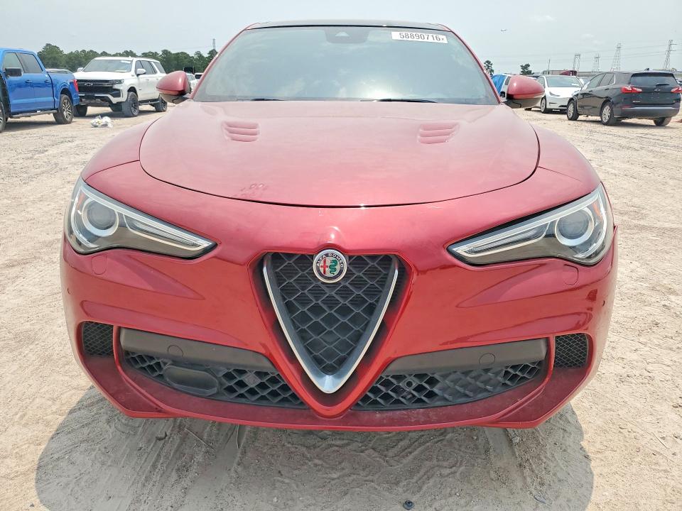 58890716 :رقم المزاد ، ZASFAKEV4J7C11211 vin ، 2018 Alfa Romeo Stelvio مزاد بيع