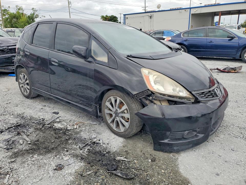 56143356 :رقم المزاد ، JHMGE8H59DC022368 vin ، 2013 Honda Fit مزاد بيع
