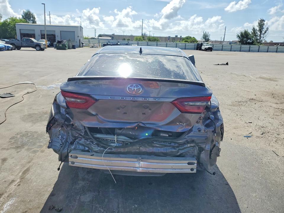 56621756 :رقم المزاد ، 4T1K61AK2NU022350 vin ، 2022 Toyota Camry مزاد بيع