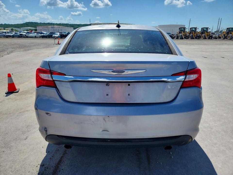 55891776 :رقم المزاد ، 1C3CCBCG3DN651466 vin ، 2013 Chrysler 200 مزاد بيع