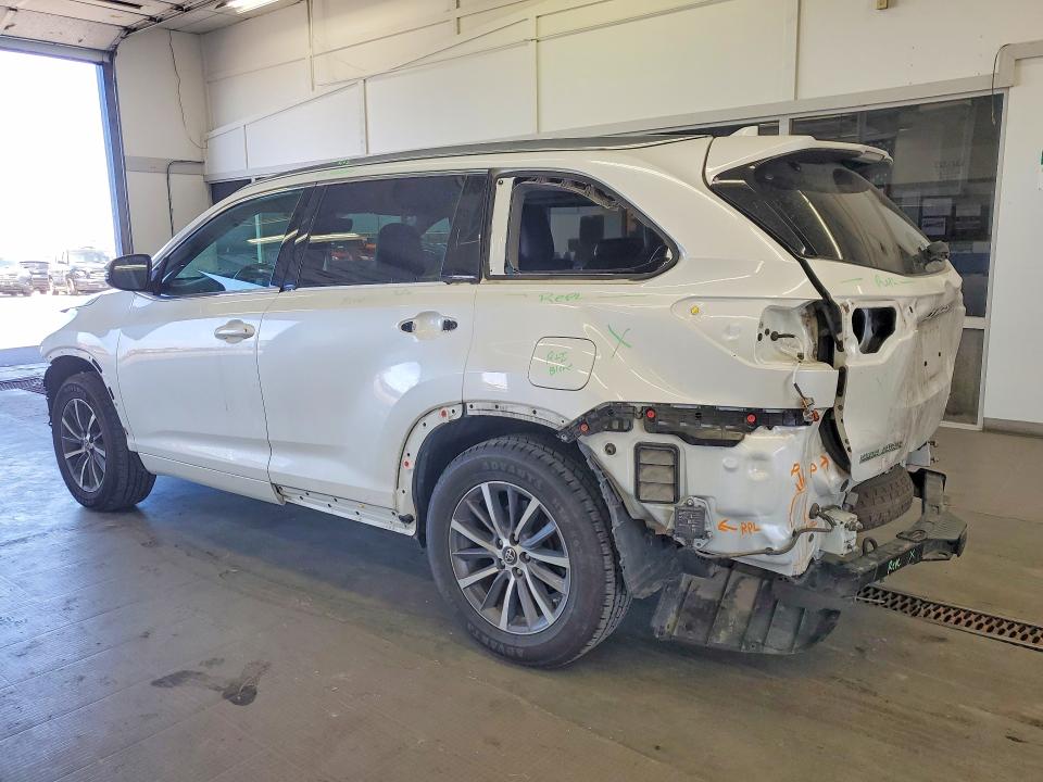 2018 Toyota Highlander მანქანა იყიდება აუქციონზე, vin: 5TDJZRFH0JS884984, აუქციონის ნომერი: 56255406