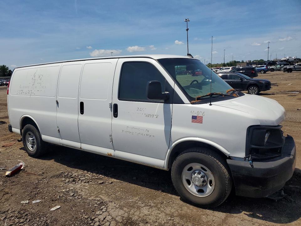 57156536 :رقم المزاد ، 1GCWGBFG7H1128604 vin ، 2017 Chevrolet Express G2500 مزاد بيع