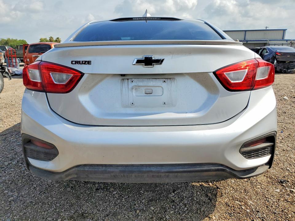 58140706 :رقم المزاد ، 1G1BE5SM4J7207256 vin ، 2018 Chevrolet Cruze مزاد بيع