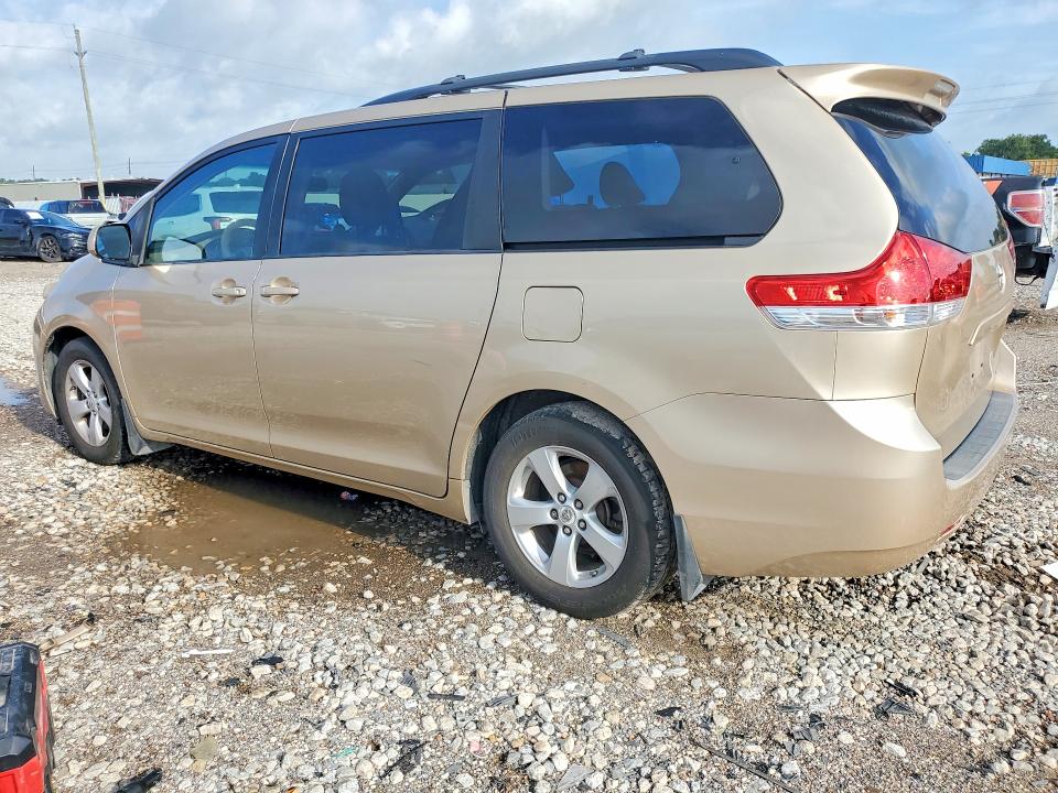 57754616 :رقم المزاد ، 5TDKK3DC4BS005968 vin ، 2011 Toyota Sienna مزاد بيع