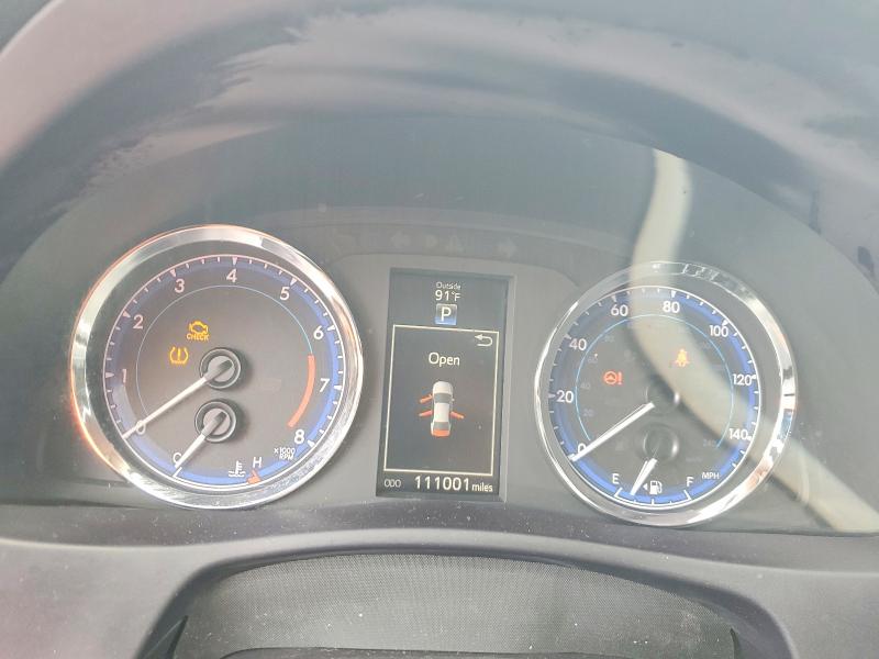55444366 :رقم المزاد ، 5YFBURHE5JP848173 vin ، 2018 Toyota Corolla مزاد بيع