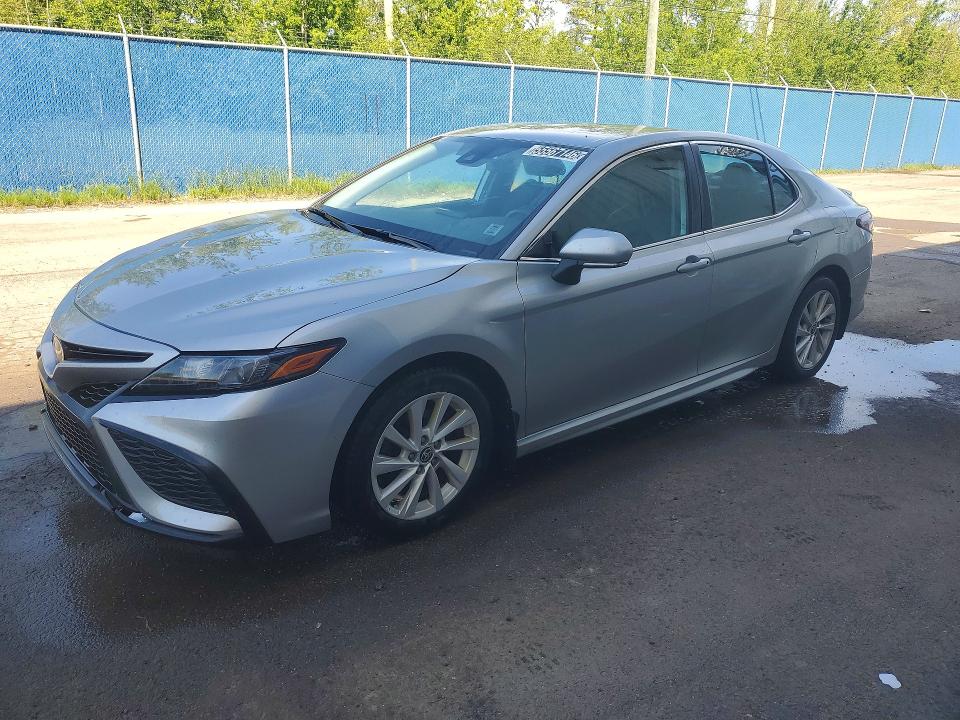 55567146 :رقم المزاد ، 4T1G11AK0NU692046 vin ، 2022 Toyota Camry مزاد بيع