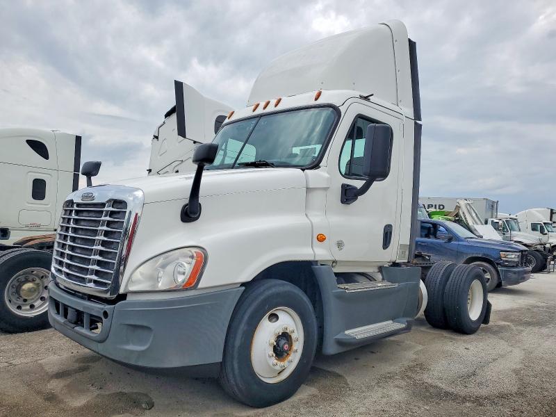 Продаж на аукціоні авто 2016 Freightliner Cascadia 125, vin: 1FUBGEDV1GLHC5761, номер лоту: 50610106