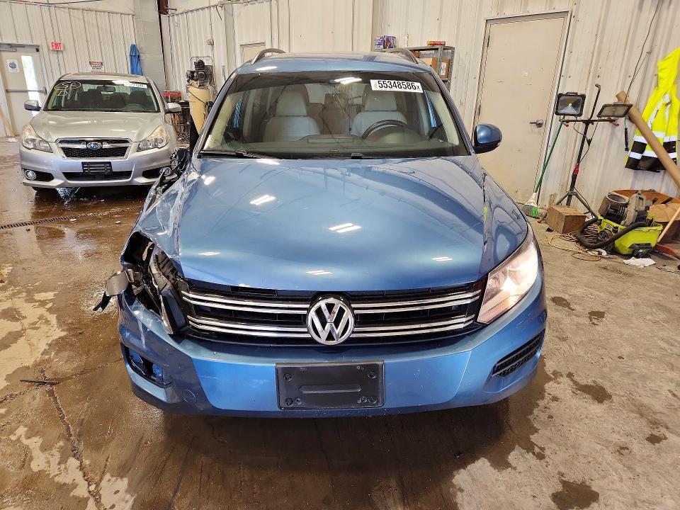 55348586 :رقم المزاد ، WVGBV7AX3HK023718 vin ، 2017 Volkswagen Tiguan مزاد بيع