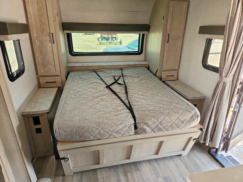 57199426 :رقم المزاد ، 4X4TFLW29PD455772 vin ، 2023 Forest River Flagstaff Micro Lite مزاد بيع