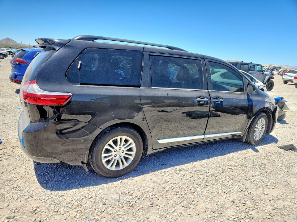 56526026 :رقم المزاد ، 5TDYZ3DC5HS768192 vin ، 2017 Toyota Sienna مزاد بيع