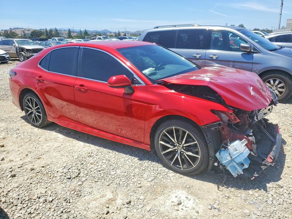 55653706 :رقم المزاد ، 4T1G11AK3MU442749 vin ، 2021 Toyota Camry مزاد بيع