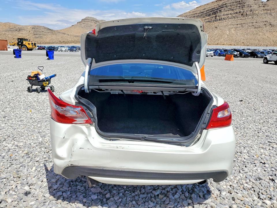 2017 Nissan Altima მანქანა იყიდება აუქციონზე, vin: 1N4AL3AP0HC124214, აუქციონის ნომერი: 58489286