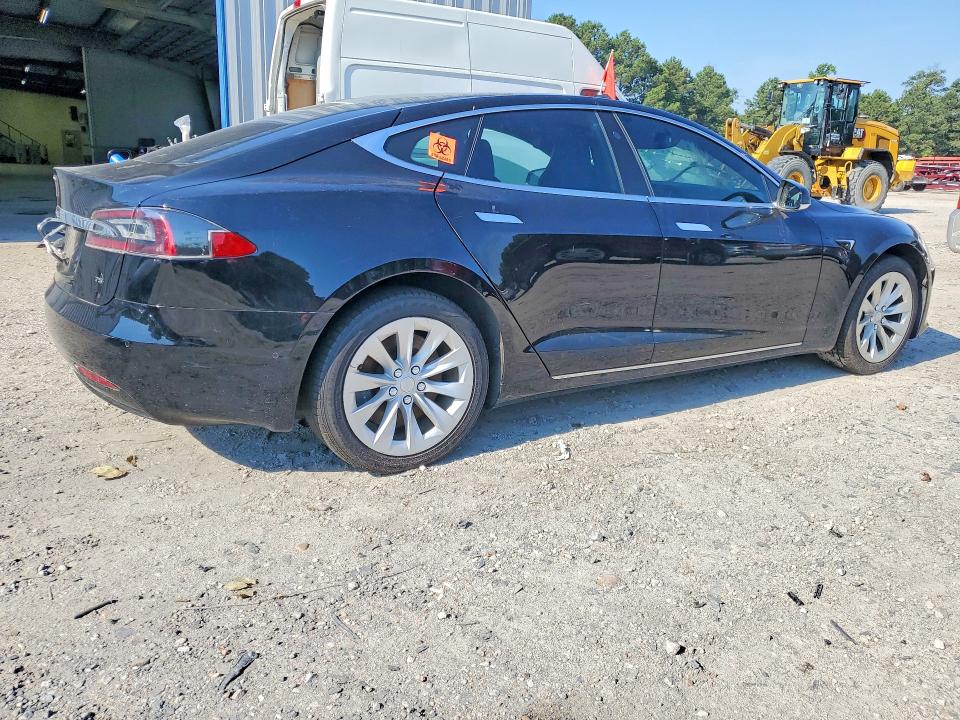 57883106 :رقم المزاد ، 5YJSA1E14HF231090 vin ، 2017 Tesla Model S مزاد بيع
