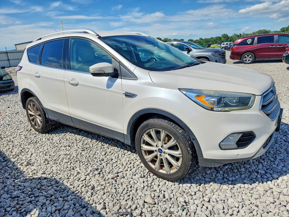 2017 Ford Escape მანქანა იყიდება აუქციონზე, vin: 1FMCU9J96HUF09822, აუქციონის ნომერი: 57695456