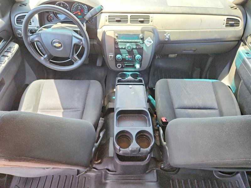 55623896 :رقم المزاد ، 1GNLC2E02BR321763 vin ، 2011 Chevrolet Tahoe مزاد بيع