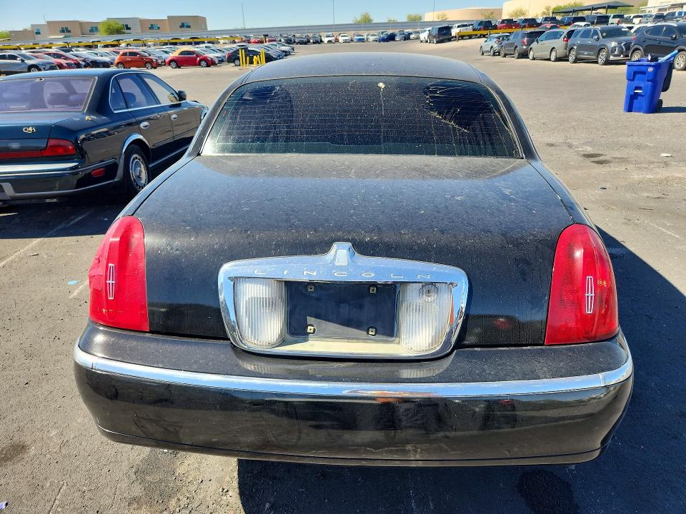 56640236 :رقم المزاد ، 1LNFM82W9WY669730 vin ، 1998 Lincoln Town Car مزاد بيع