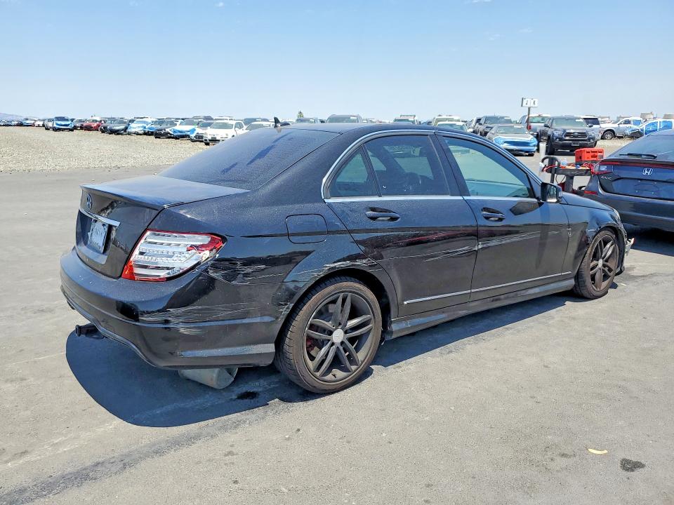 Продажа на аукционе авто 2013 Mercedes-benz C, vin: WDDGF4HB8DR279831, номер лота: 58095716