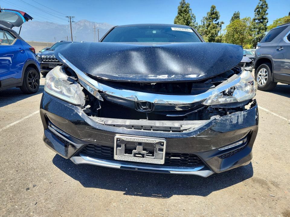 55328906 :رقم المزاد ، 1HGCR2F11HA020666 vin ، 2017 Honda Accord مزاد بيع