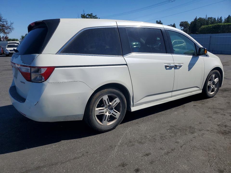 55646856 :رقم المزاد ، 5FNRL5H92DB091178 vin ، 2013 Honda Odyssey مزاد بيع