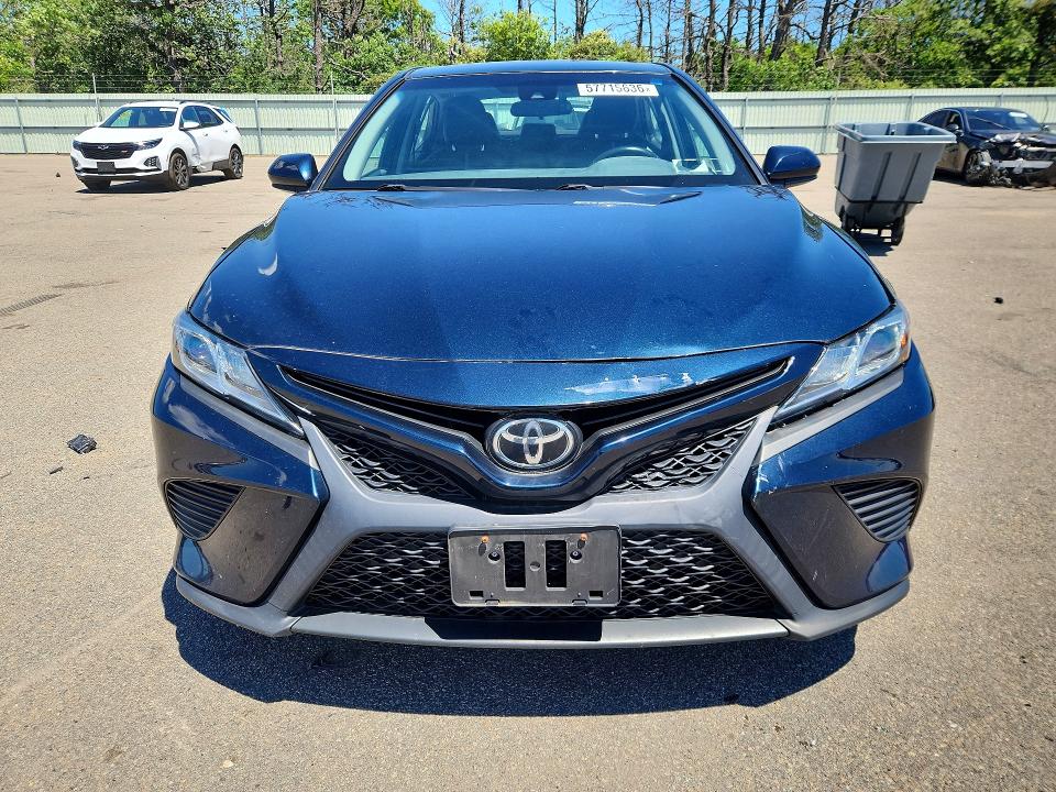 2018 Toyota Camry მანქანა იყიდება აუქციონზე, vin: 4T1B11HK0JU528581, აუქციონის ნომერი: 57715636