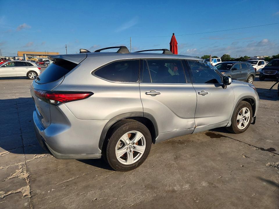 Продажа на аукционе авто 2022 Toyota Highlander, vin: 5TDCZRAH1NS550632, номер лота: 57116556