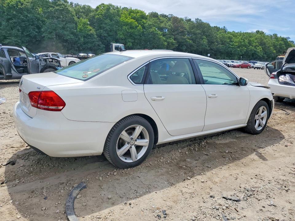 2015 Volkswagen Passat მანქანა იყიდება აუქციონზე, vin: 1VWAS7A39FC085196, აუქციონის ნომერი: 56422406