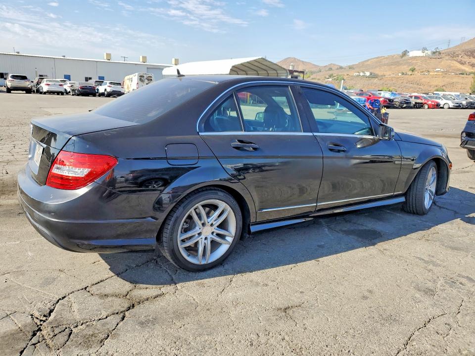 Продаж на аукціоні авто 2013 Mercedes-benz C, vin: WDDGF4HB9DR293625, номер лоту: 58081916
