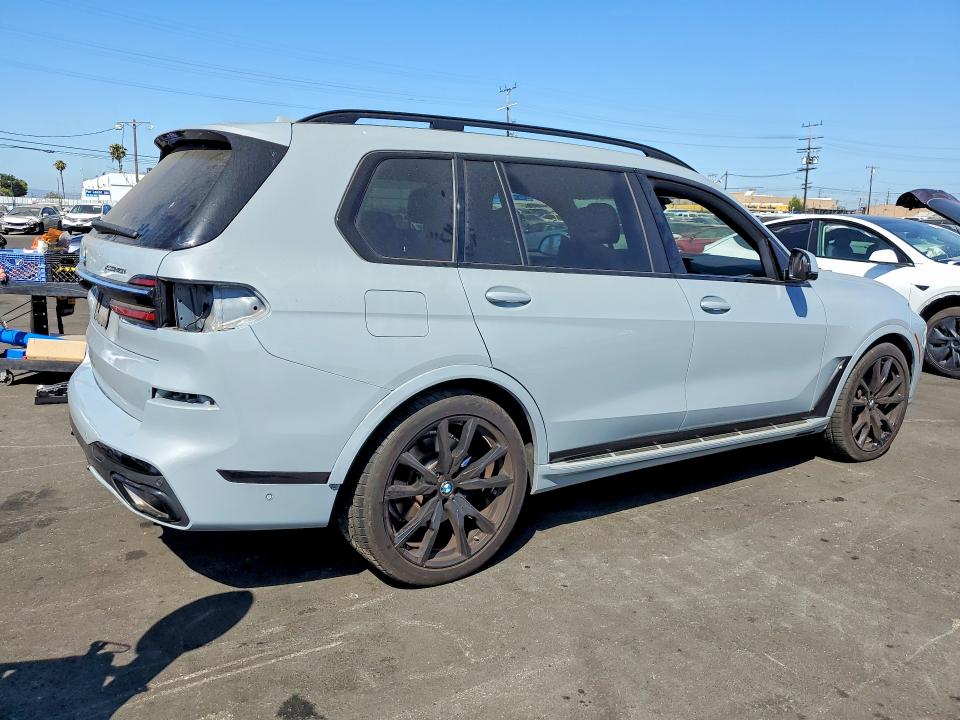 56702676 :رقم المزاد ، 5UX23EM03P9P92642 vin ، 2023 Bmw X7 مزاد بيع