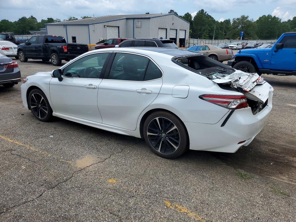 55359756 :رقم المزاد ، 4T1B61HK4JU025153 vin ، 2018 Toyota Camry مزاد بيع
