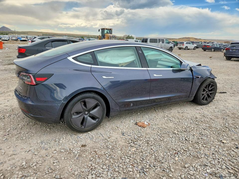 Продажа на аукционе авто 2018 Tesla Model 3, vin: 5YJ3E1EB3JF181354, номер лота: 58991186