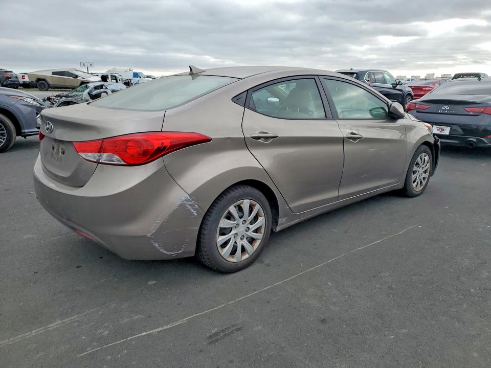58242676 :رقم المزاد ، 5NPDH4AE0DH186045 vin ، 2013 Hyundai Elantra مزاد بيع
