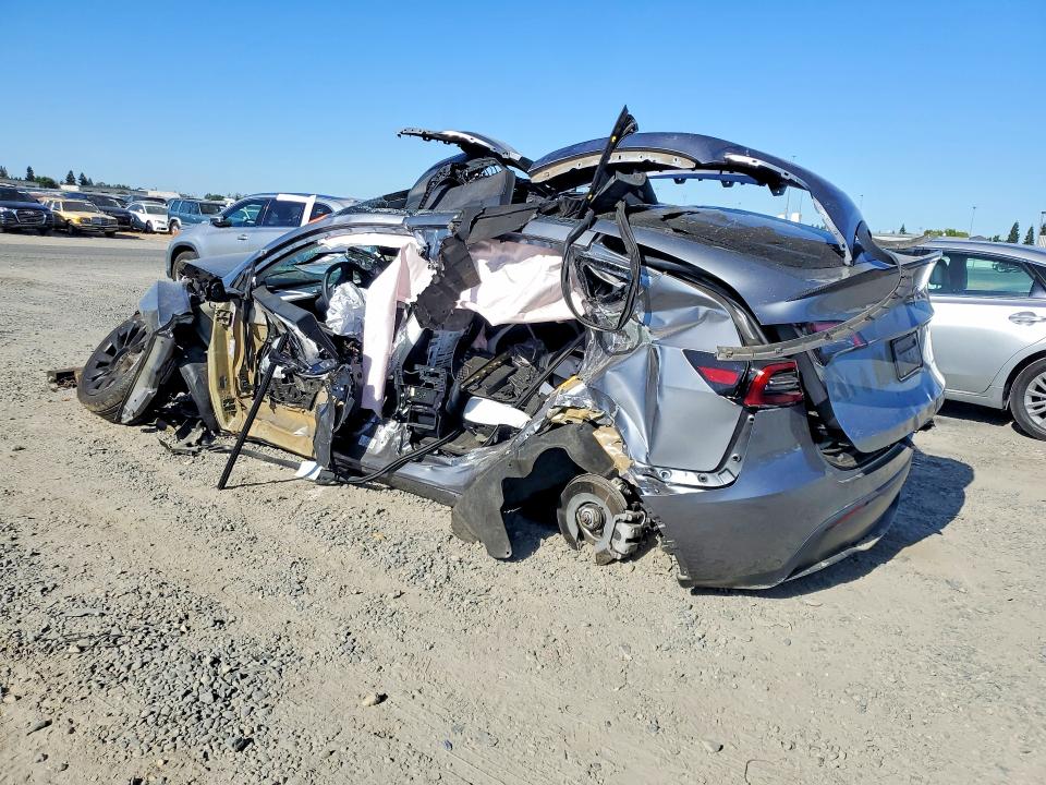 58782526 :رقم المزاد ، 7SAYGDEE9RF113828 vin ، 2024 Tesla Model Y مزاد بيع